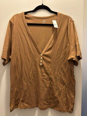 GAP  Modern Ribbed V-Neck Henley Top NWT Kola Nut